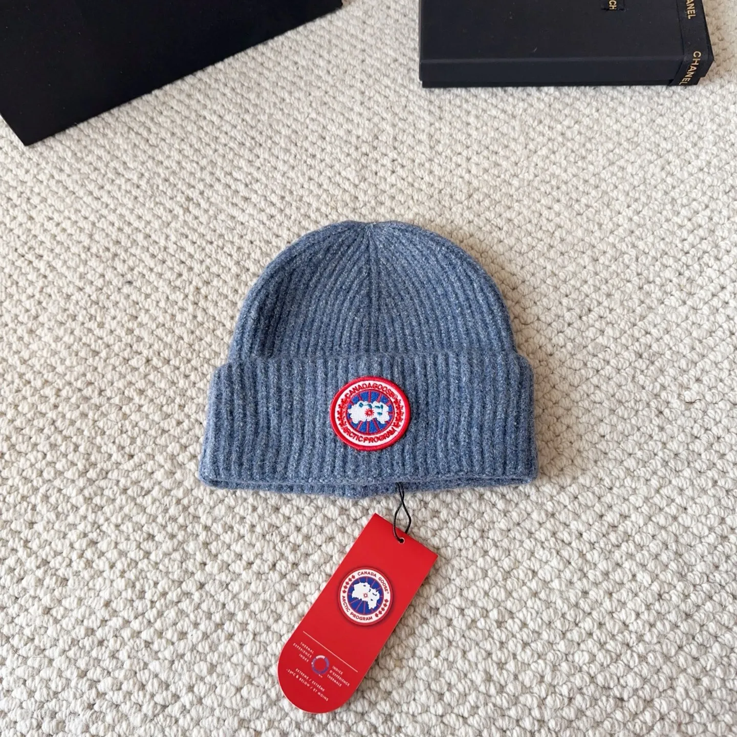 💰60 CANADA GOOSE Canada Goose winter warm cashmere cold hat. Rabbit wool material, thick feel, not easy to deform. Fashionable and versatile couple hat, imported embroidery logo, cashmere cotton yarn, sold in high quality three colors. Head circumference: 55-58cm available